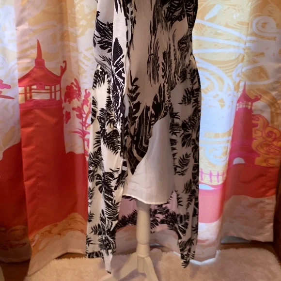 NEW BLACK AND WHITE PALM LEAF DESIGN MAXI HALTER DRESS BODICE CUT OUT SIZE MED - Picture 7 of 11